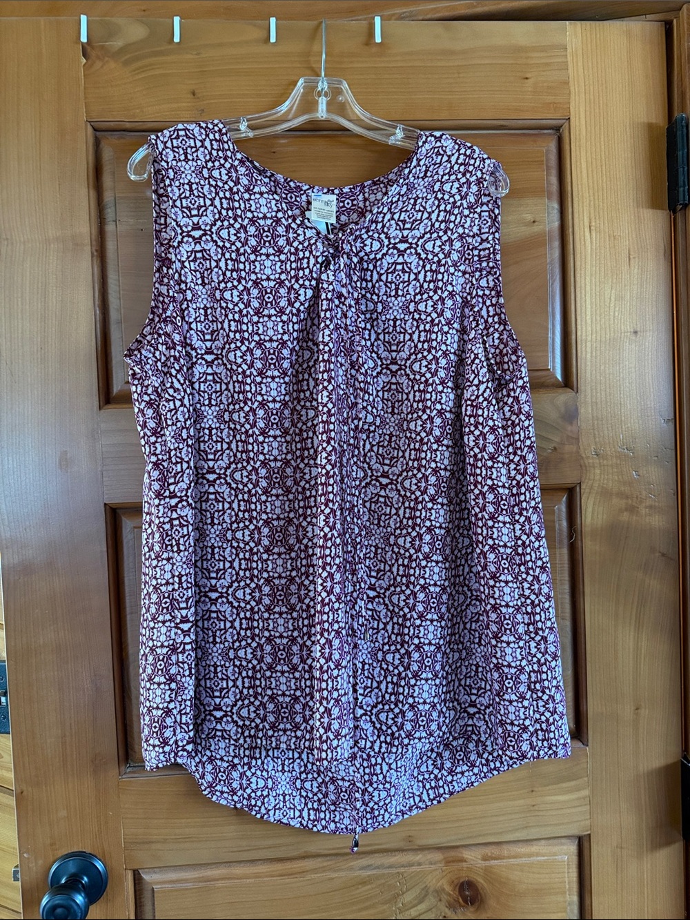 Terra & Sky Sleeveless Geometric-Print Tank in Burgundy and White